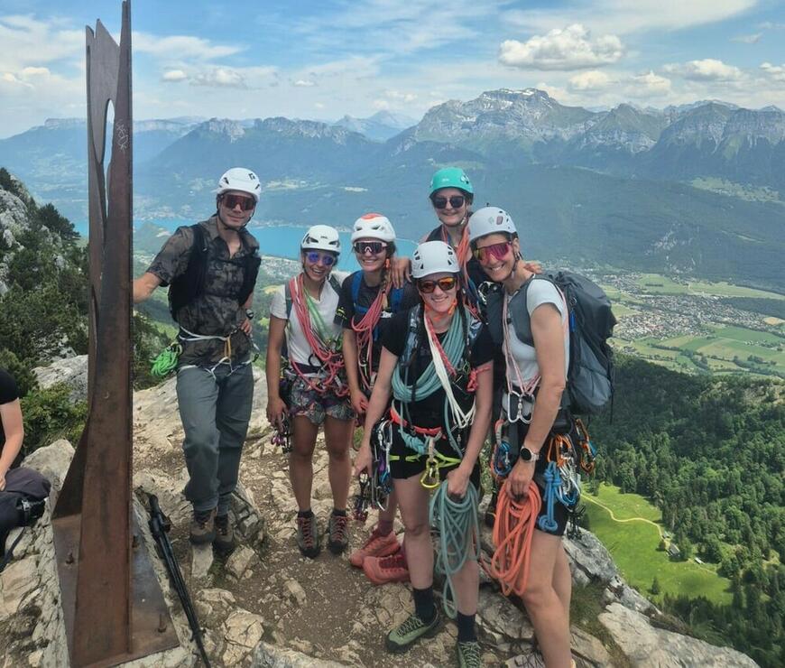 AU SOMMET DU ROC DES BOEUFS AU SOMMET DU ROC DES BOEUFS